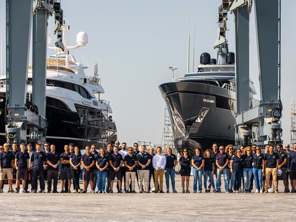 The Pendennis Vilanova team stand under the 620 tonne hoist
